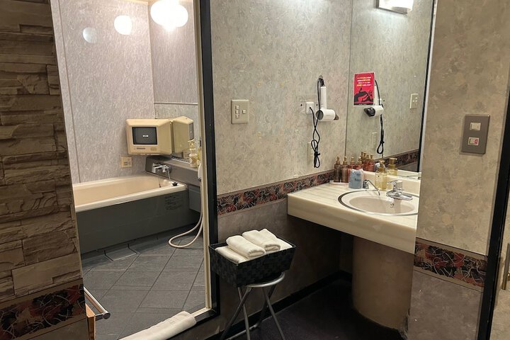 Room 9 of 20