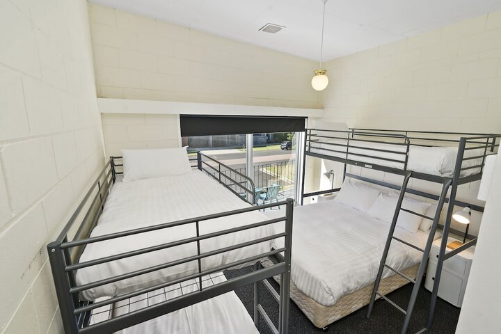 Room 10 of 116
