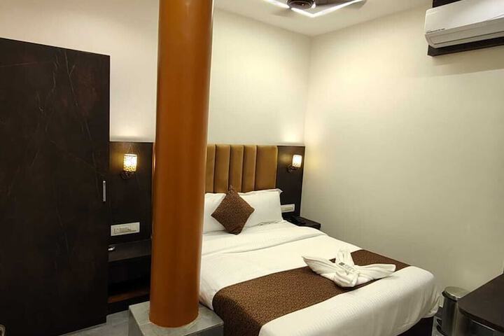 Room 3 of 13