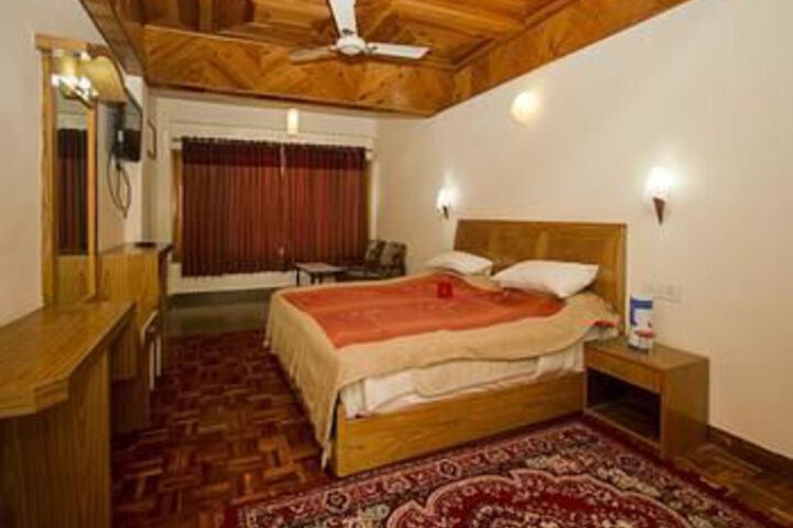 Room 12 of 28
