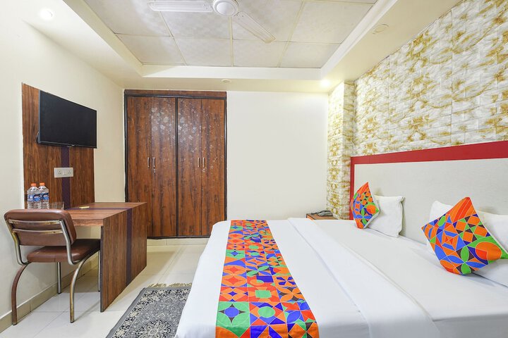 Room 21 of 34
