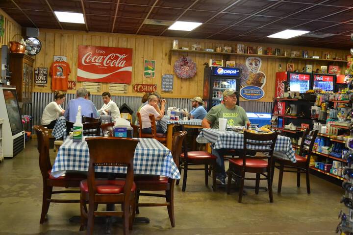 Dining 20 of 36