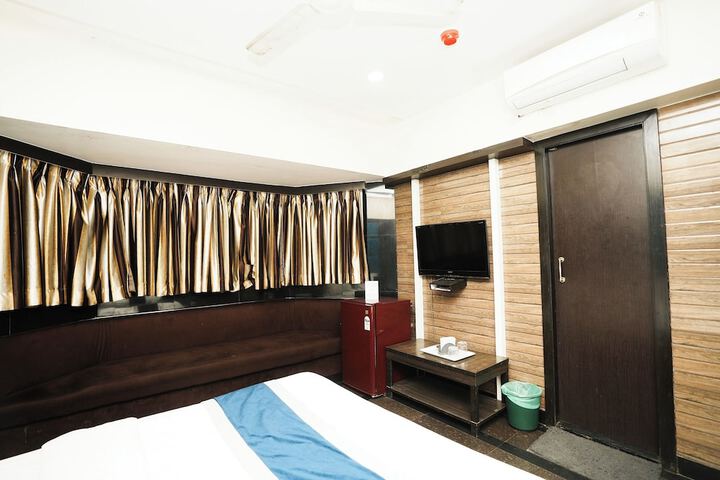 Room 11 of 27