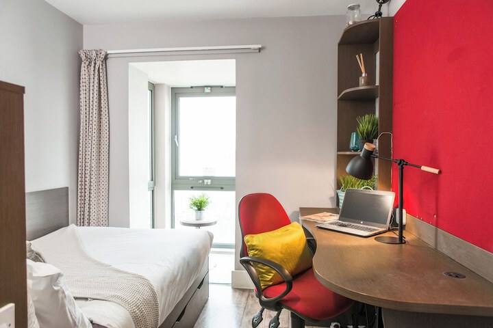 Room 8 of 14