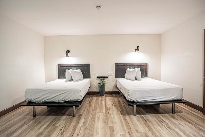 2 Double Beds (6 of 15)