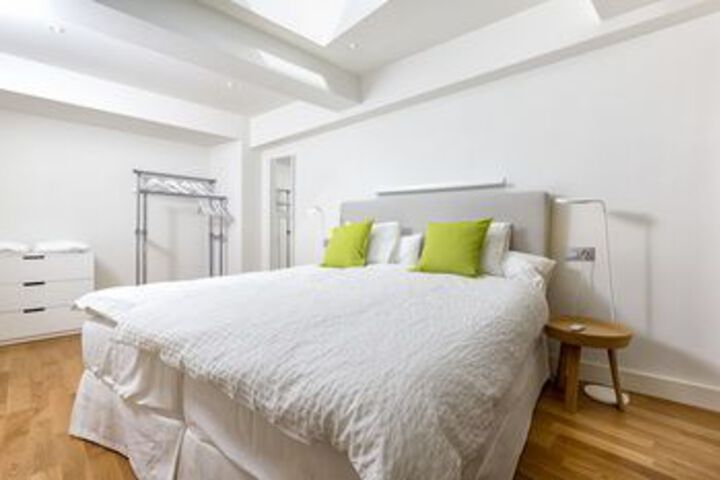 Room 6 of 24