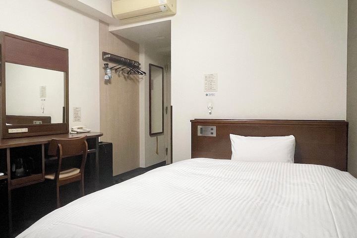 Room 4 of 26