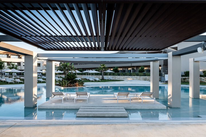 Sundeck 180 of 189