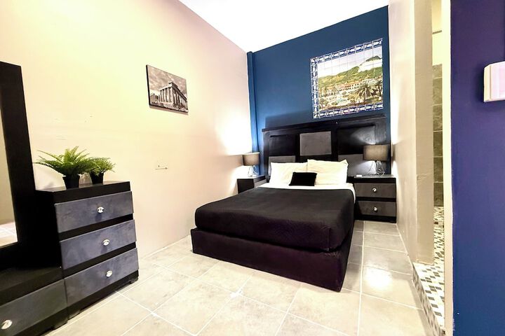 Room 8 of 28