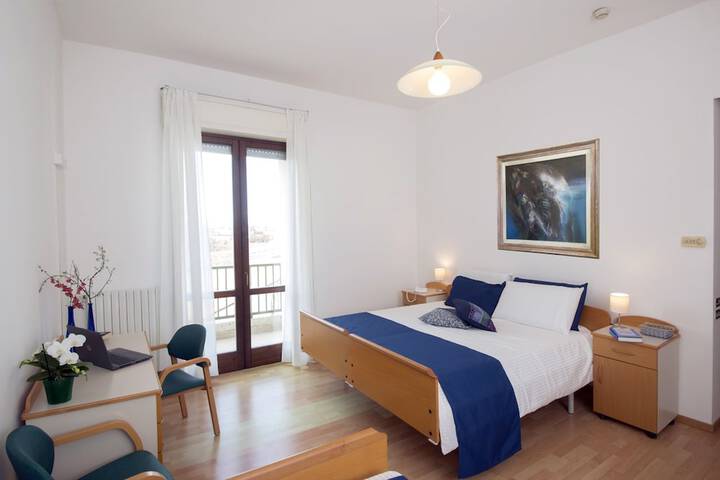 Room 4 of 38