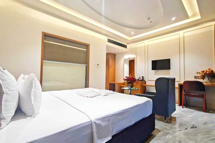Room 13 of 21