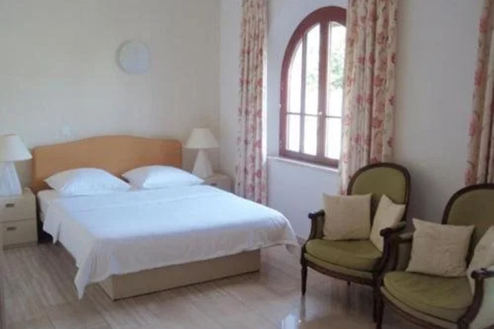 Room 2 of 8