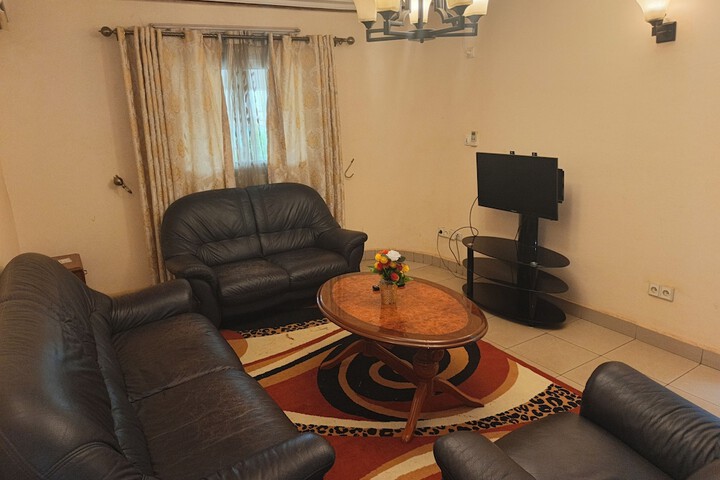 Room 7 of 99