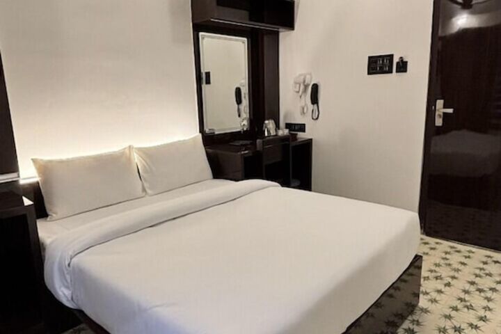 Room 4 of 6