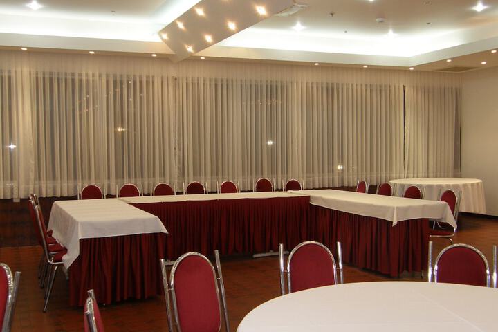 Ballroom/Hall 16 of 22