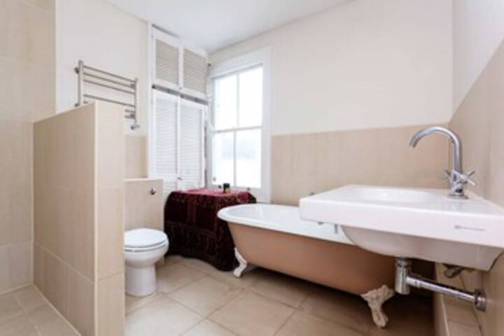 Room 3 of 20