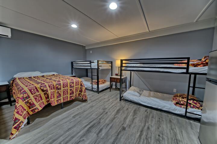 Family Studio 4 Bunk Beds 2 Queen Beds Sofa Kitchenette Accessible (8 of 14)
