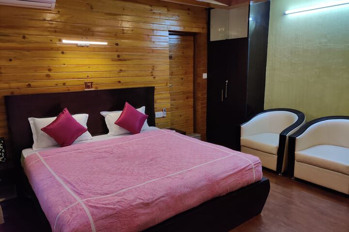 Room 9 of 32