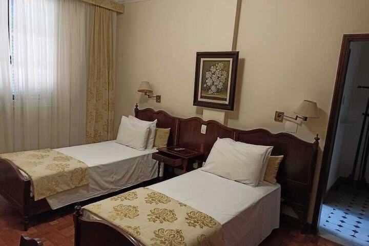 Room 13 of 42