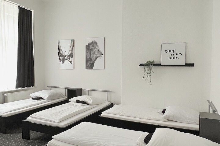 Room 16 of 37