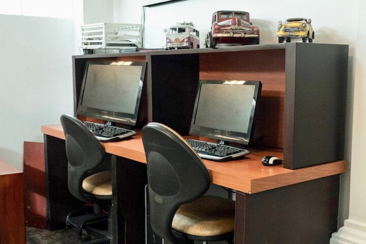 Business Center 43 of 46