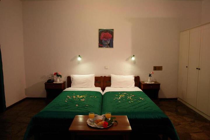 Room 4 of 6