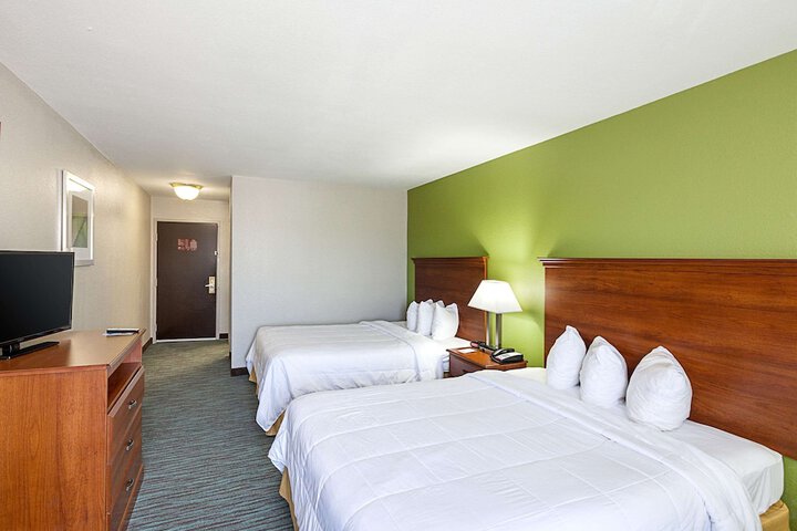 2 Queen Beds (4 of 5)