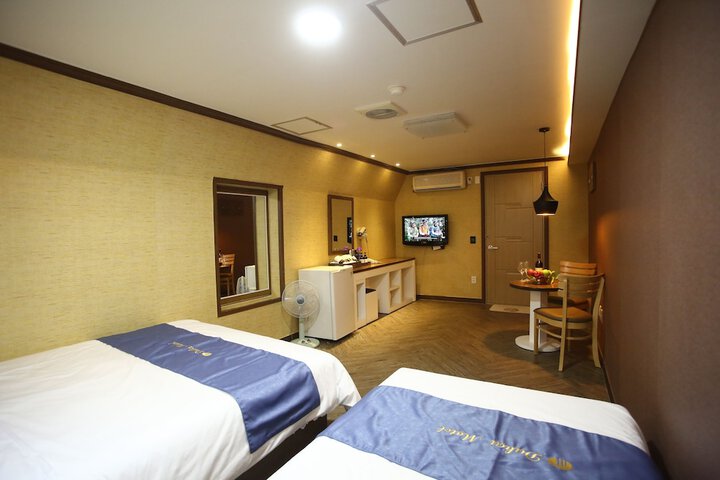Room 17 of 24