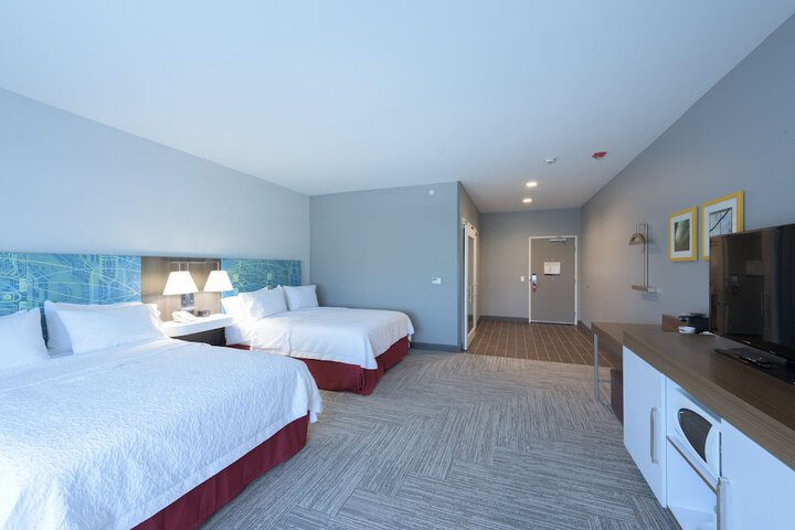 2 Queen Beds Hearing Accessible (12 of 13)