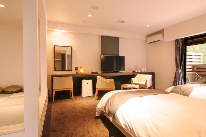 Hotel Suite Photo