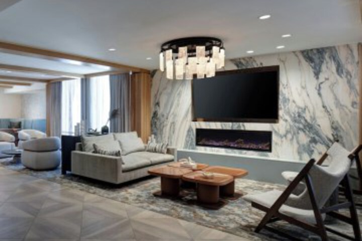 Lounge 55 of 72