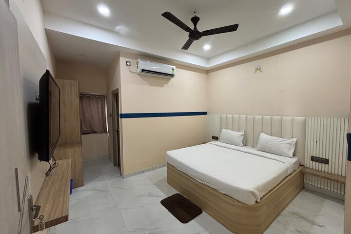 Room 6 of 14