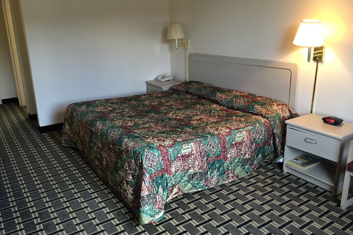 Room 7 of 17