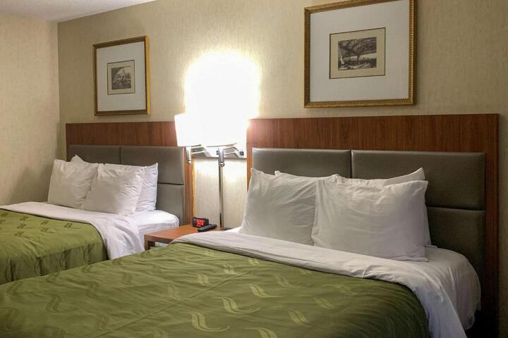 2 Double Beds (4 of 6)