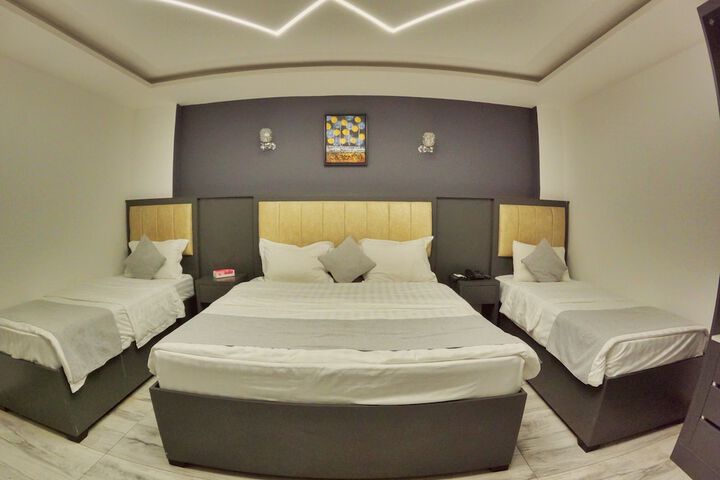 Room 28 of 62