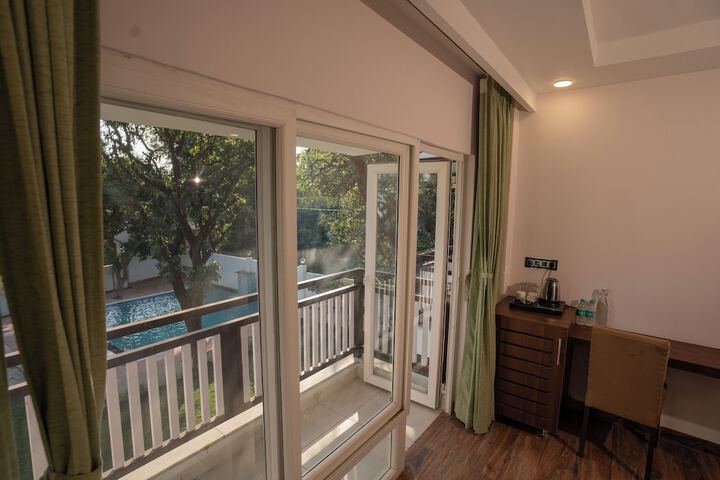 Room 4 of 10