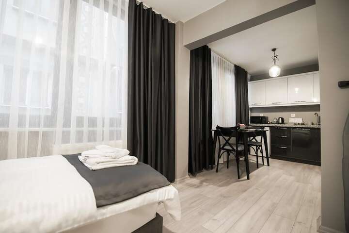 Room 9 of 32