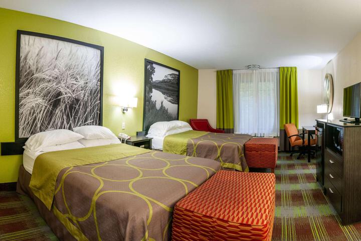 2 Queen Beds (5 of 7)