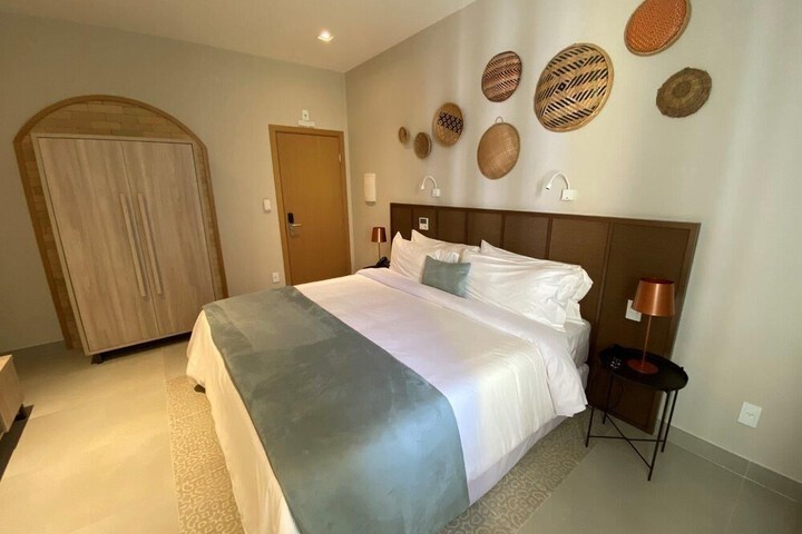 Room 13 of 77