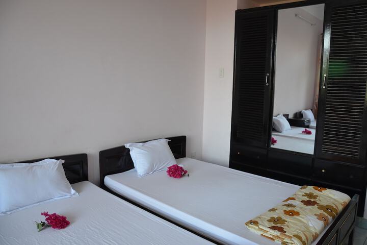 Room 6 of 34