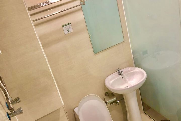 Room 10 of 15