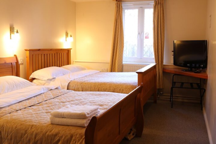 Room 6 of 18