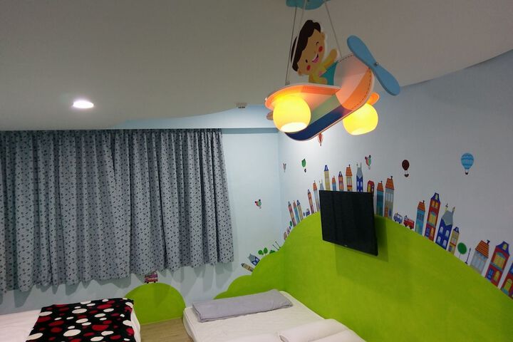 Room 10 of 15