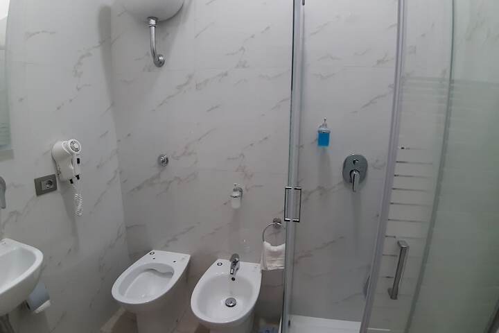Room 15 of 37