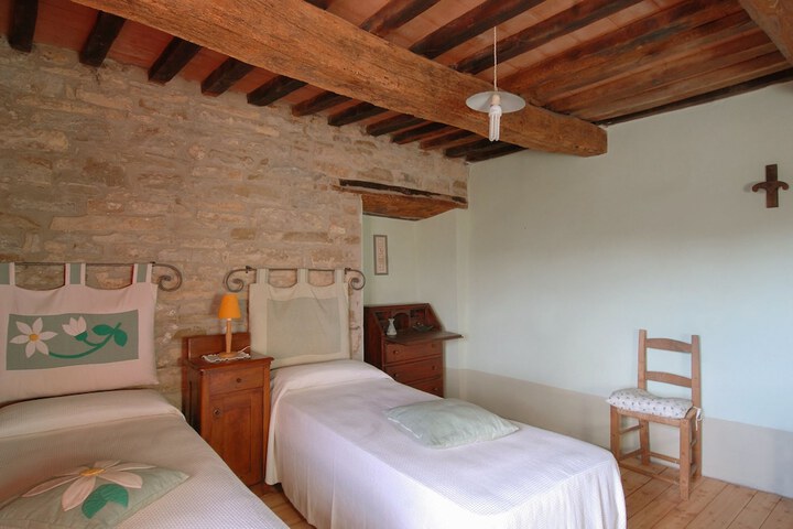 Room 7 of 27