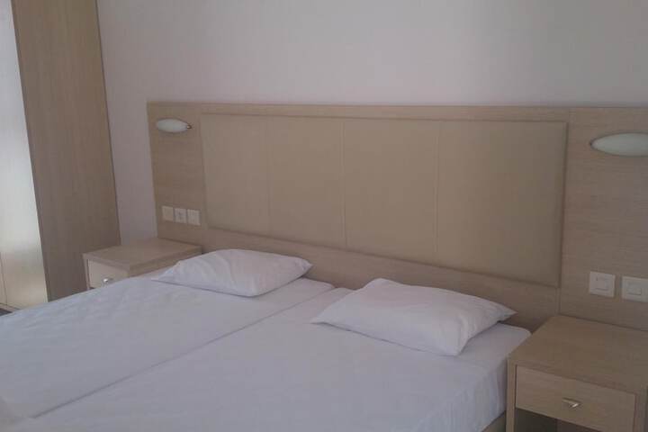 Room 6 of 12