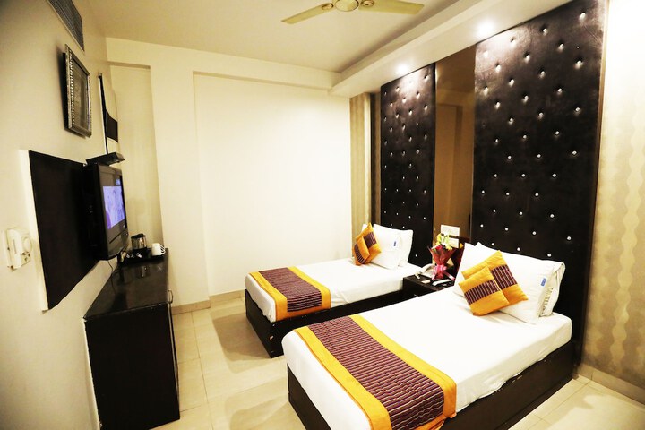 Room 11 of 31