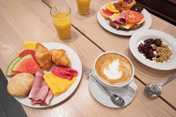 Breakfast/Coffee Service 54 of 61