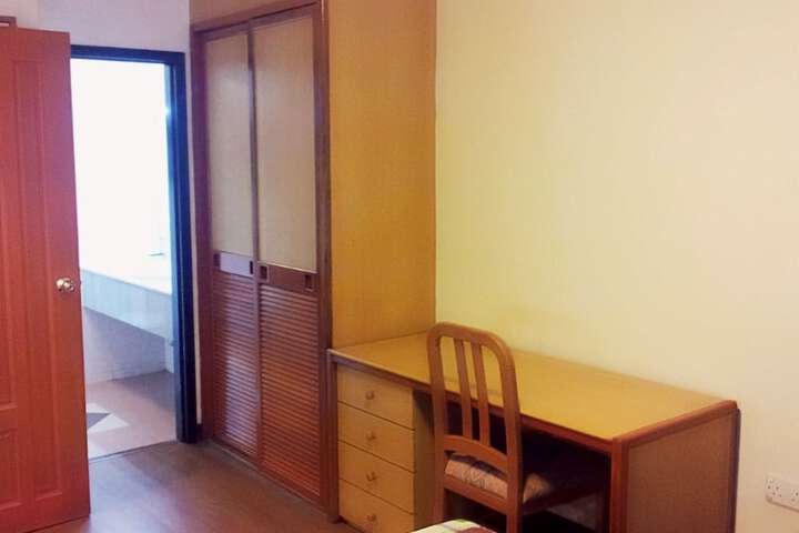 Room 12 of 20