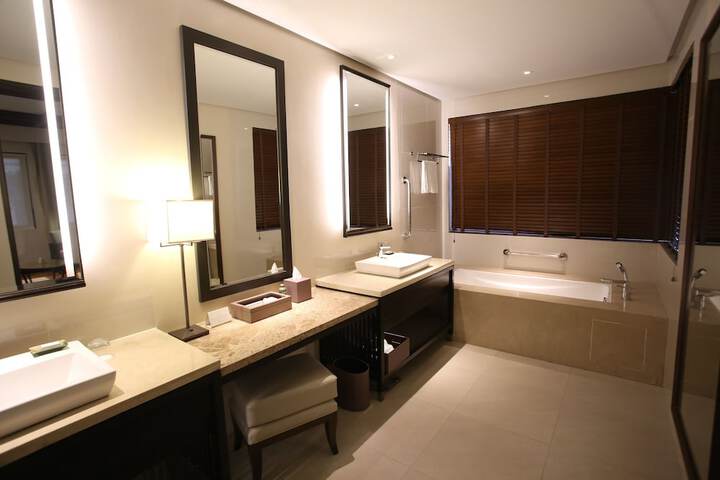 Room 34 of 175